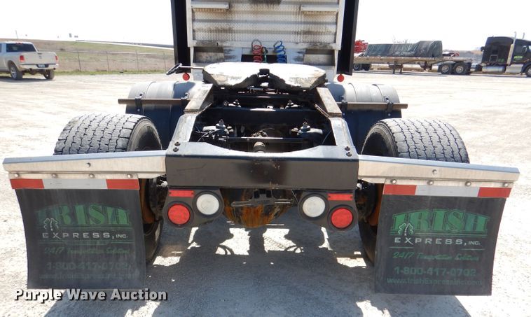 image for item DL2762 2015 Peterbilt 579  semi truck