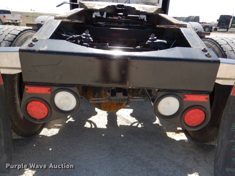 image for item DL2762 2015 Peterbilt 579  semi truck