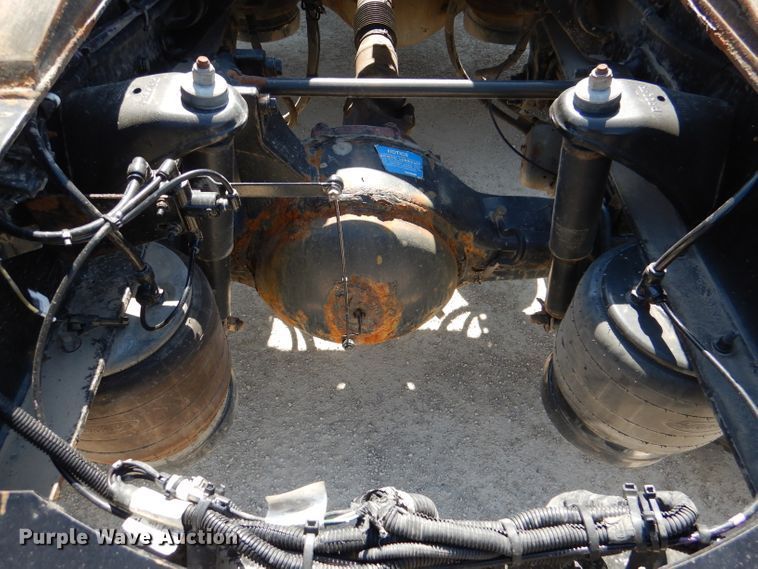 image for item DL2762 2015 Peterbilt 579  semi truck