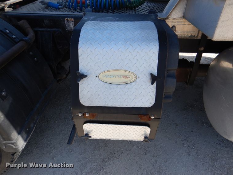 image for item DL2762 2015 Peterbilt 579  semi truck