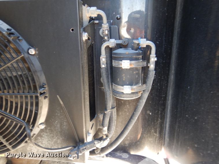 image for item DL2762 2015 Peterbilt 579  semi truck