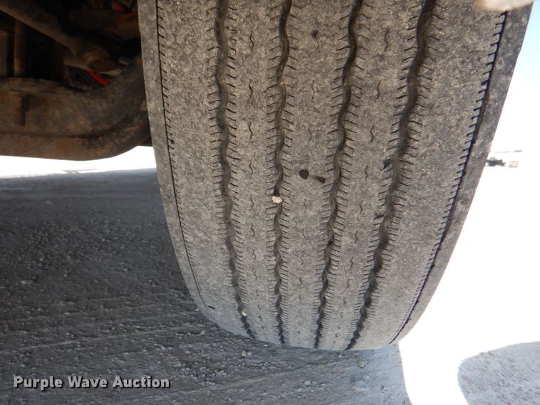 image for item DL2762 2015 Peterbilt 579  semi truck