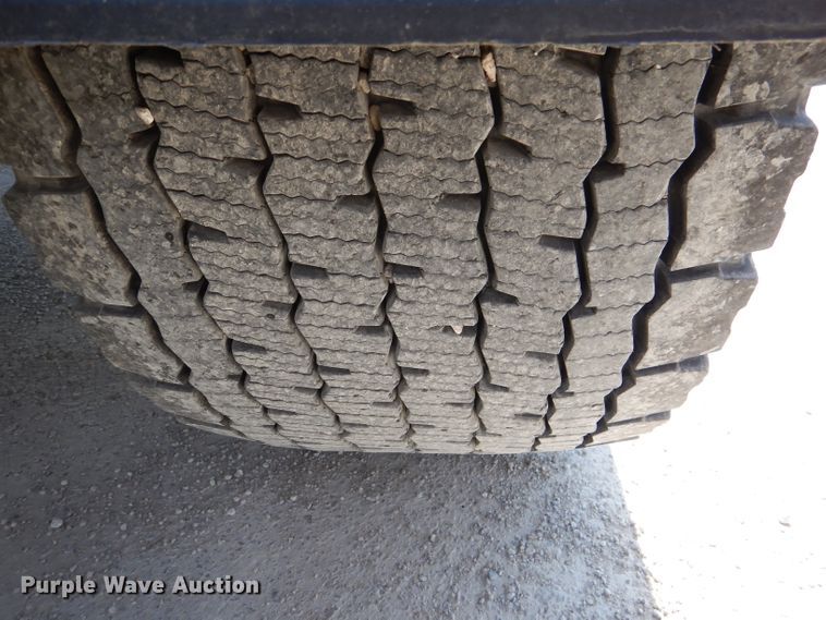 image for item DL2762 2015 Peterbilt 579  semi truck