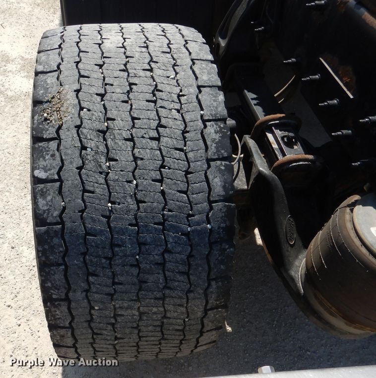 image for item DL2762 2015 Peterbilt 579  semi truck