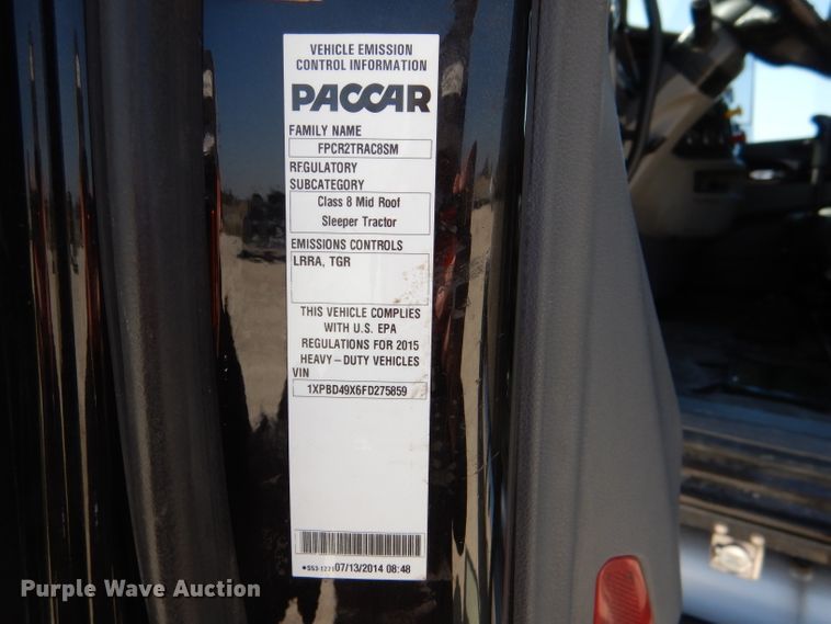 image for item DL2762 2015 Peterbilt 579  semi truck