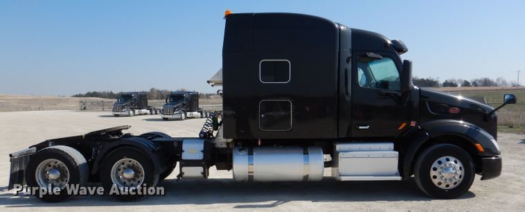 image for item DL2763 2015 Peterbilt 579  semi truck