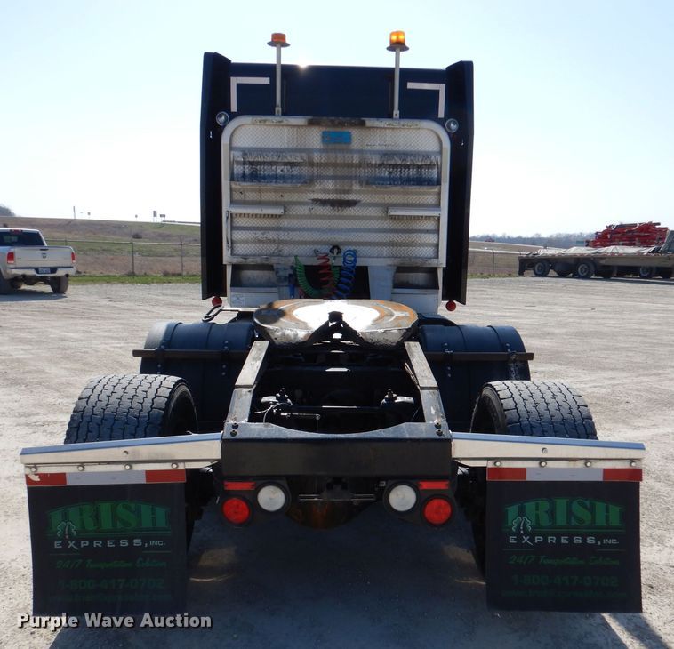 image for item DL2763 2015 Peterbilt 579  semi truck