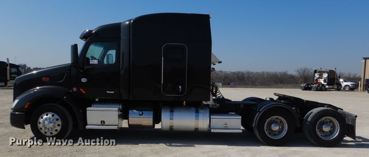 image for item DL2763 2015 Peterbilt 579  semi truck