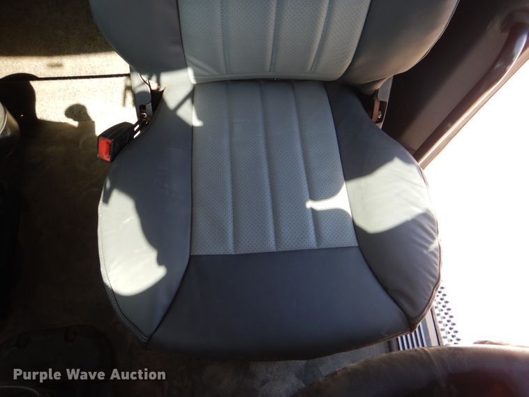 image for item DL2763 2015 Peterbilt 579  semi truck