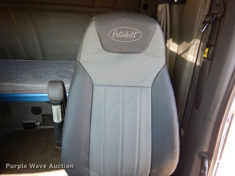 image for item DL2763 2015 Peterbilt 579  semi truck