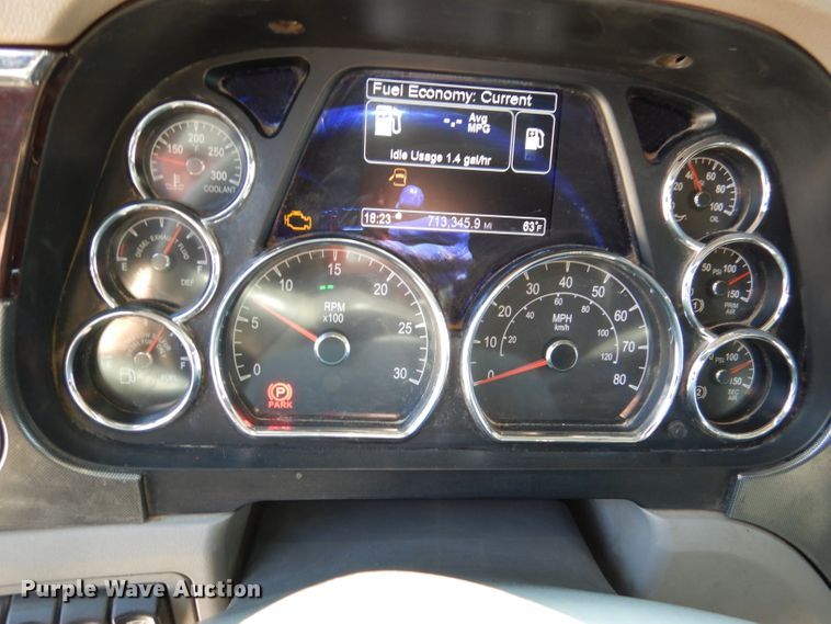 image for item DL2763 2015 Peterbilt 579  semi truck