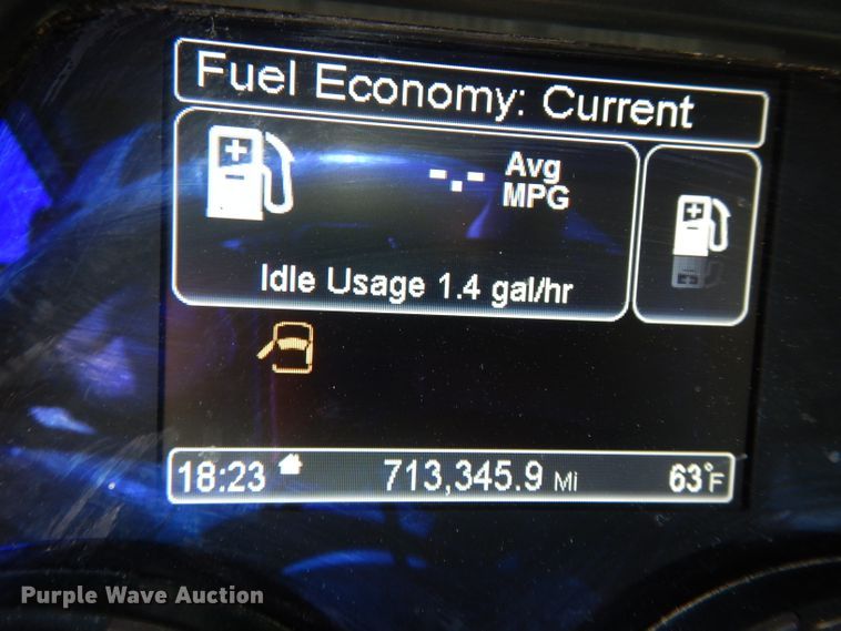 image for item DL2763 2015 Peterbilt 579  semi truck