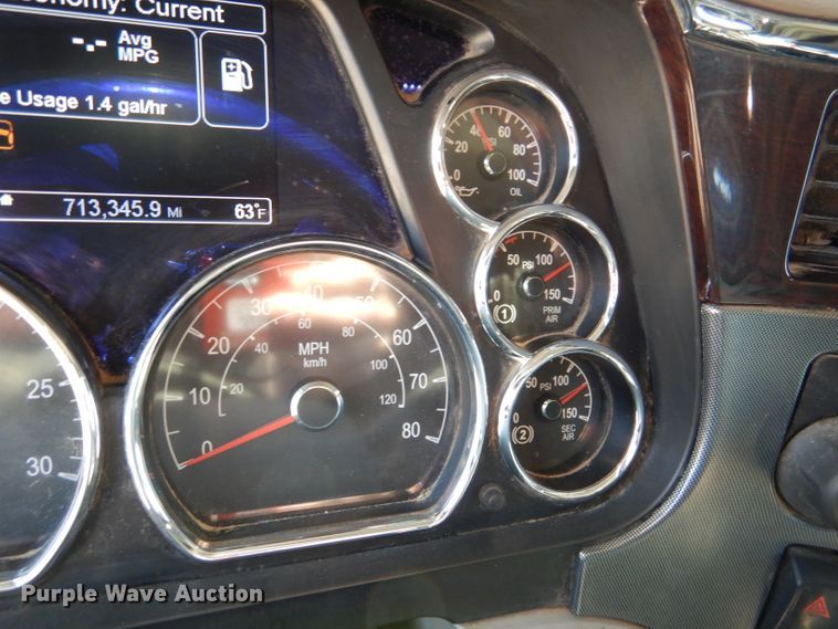 image for item DL2763 2015 Peterbilt 579  semi truck