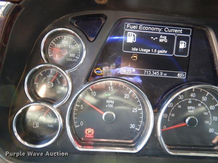 image for item DL2763 2015 Peterbilt 579  semi truck