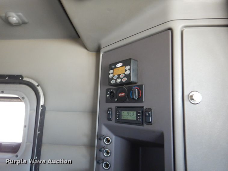 image for item DL2763 2015 Peterbilt 579  semi truck