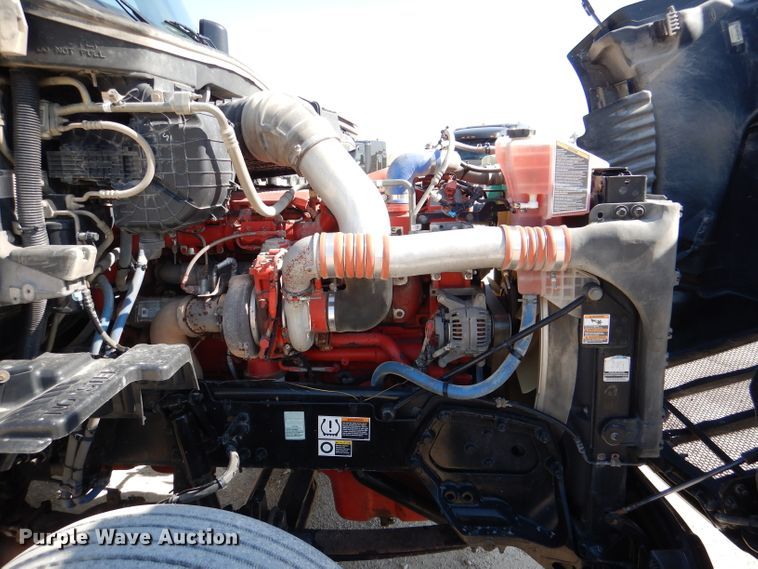 image for item DL2763 2015 Peterbilt 579  semi truck