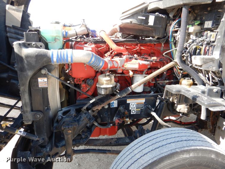 image for item DL2763 2015 Peterbilt 579  semi truck