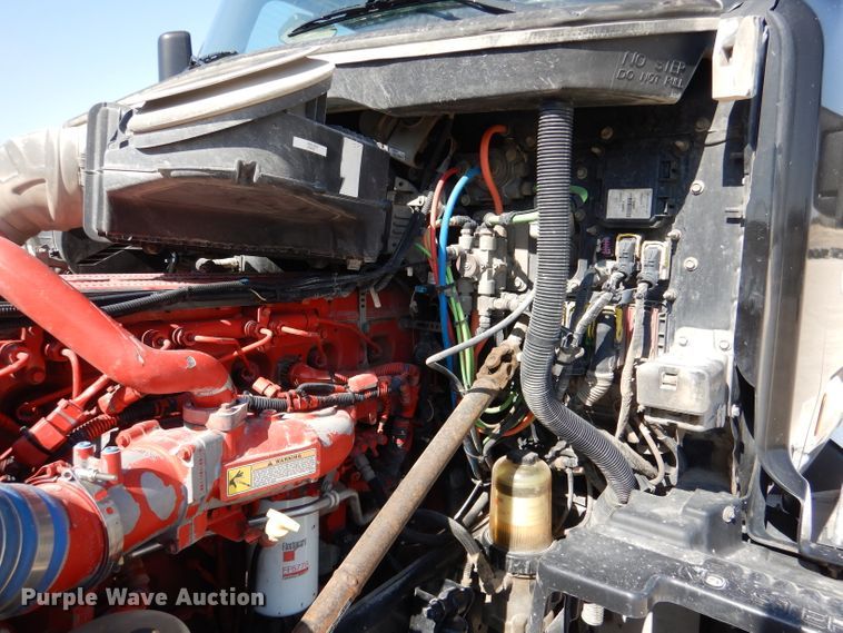 image for item DL2763 2015 Peterbilt 579  semi truck