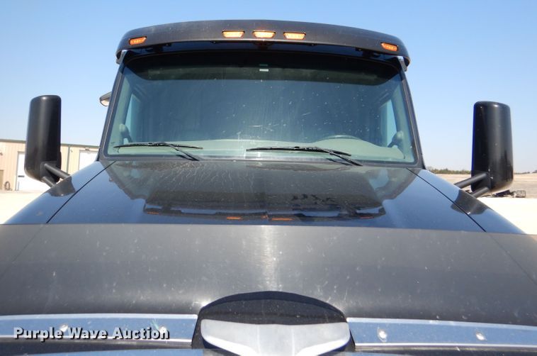 image for item DL2763 2015 Peterbilt 579  semi truck