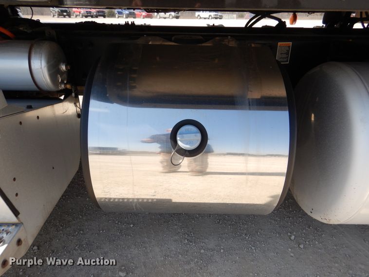 image for item DL2763 2015 Peterbilt 579  semi truck