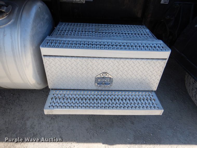 image for item DL2763 2015 Peterbilt 579  semi truck