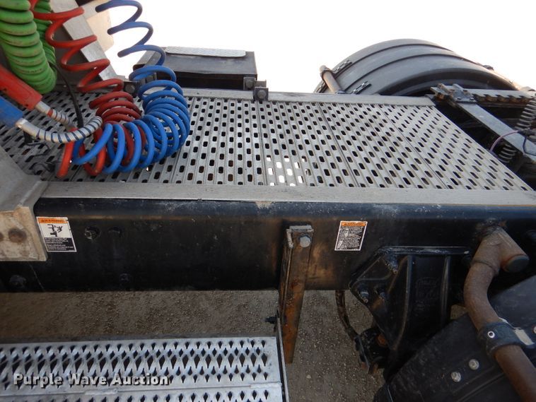 image for item DL2763 2015 Peterbilt 579  semi truck