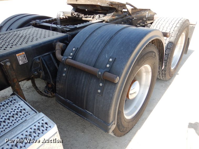 image for item DL2763 2015 Peterbilt 579  semi truck