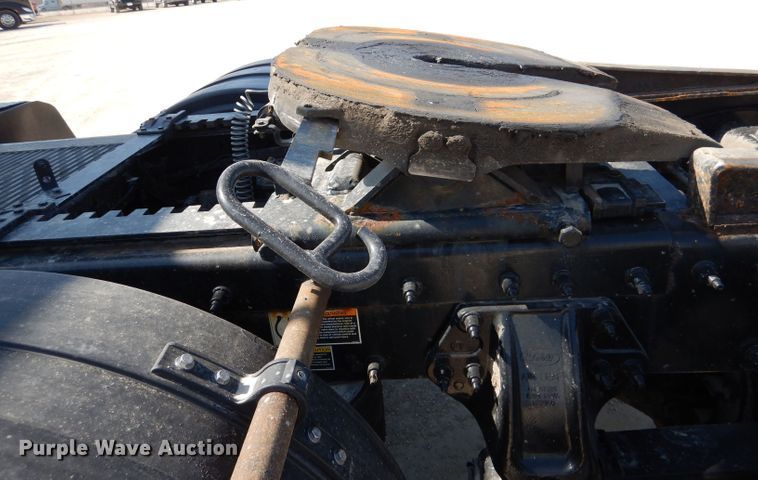 image for item DL2763 2015 Peterbilt 579  semi truck