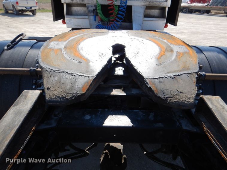 image for item DL2763 2015 Peterbilt 579  semi truck