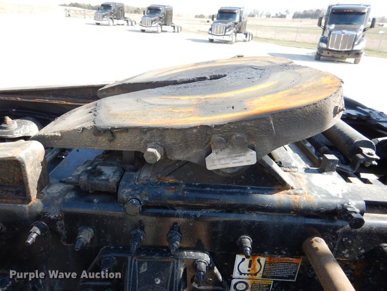 image for item DL2763 2015 Peterbilt 579  semi truck