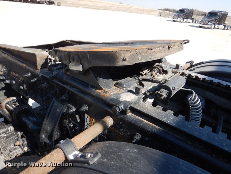 image for item DL2763 2015 Peterbilt 579  semi truck