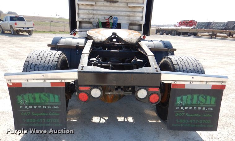 image for item DL2763 2015 Peterbilt 579  semi truck