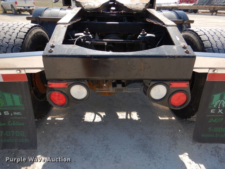 image for item DL2763 2015 Peterbilt 579  semi truck