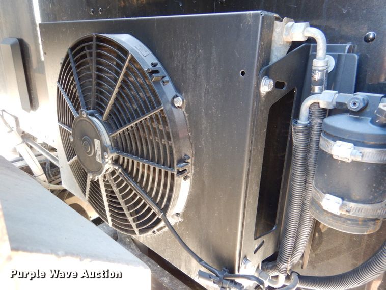 image for item DL2763 2015 Peterbilt 579  semi truck