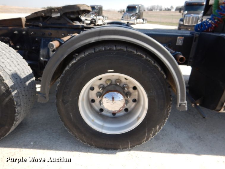 image for item DL2763 2015 Peterbilt 579  semi truck
