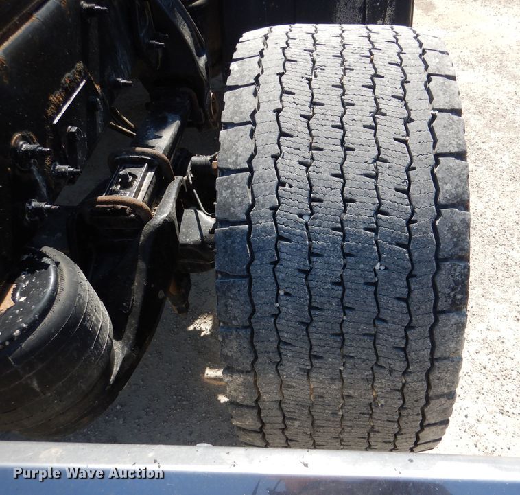 image for item DL2763 2015 Peterbilt 579  semi truck