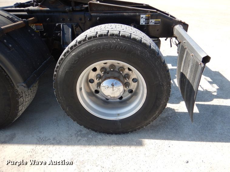 image for item DL2763 2015 Peterbilt 579  semi truck