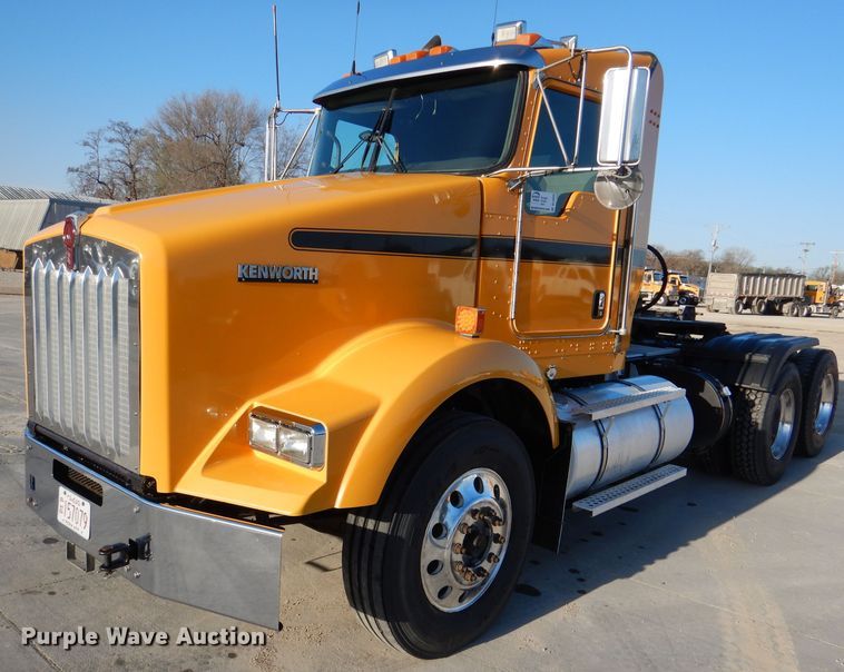 image for item DL4939 2012 Kenworth T800  semi truck