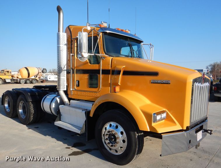 image for item DL4939 2012 Kenworth T800  semi truck