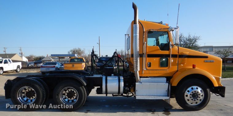 image for item DL4939 2012 Kenworth T800  semi truck