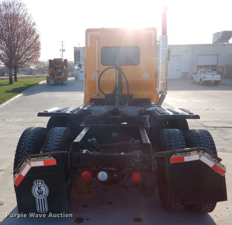 image for item DL4939 2012 Kenworth T800  semi truck