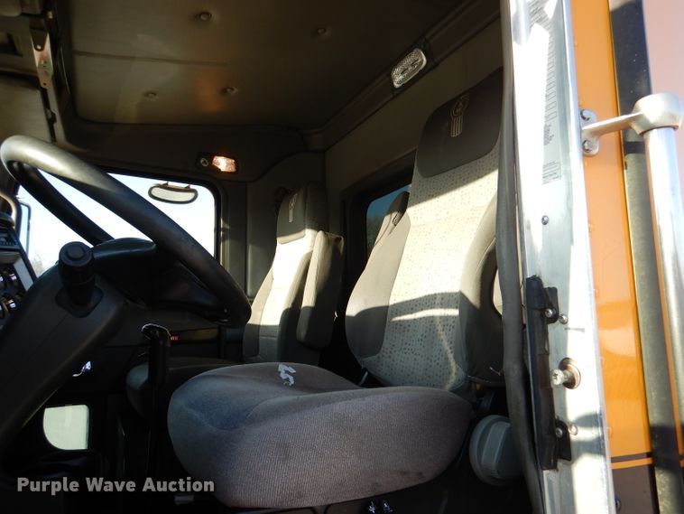 image for item DL4939 2012 Kenworth T800  semi truck