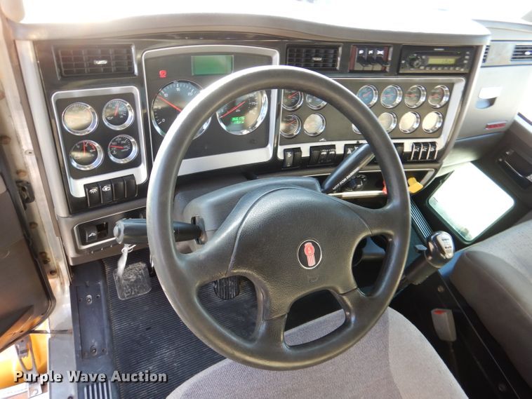 image for item DL4939 2012 Kenworth T800  semi truck