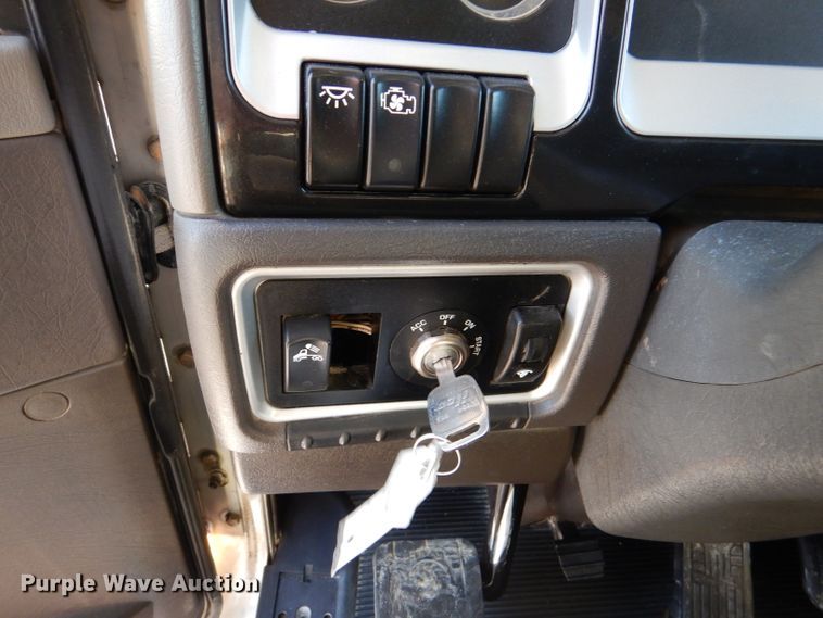 image for item DL4939 2012 Kenworth T800  semi truck