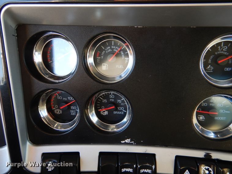 image for item DL4939 2012 Kenworth T800  semi truck