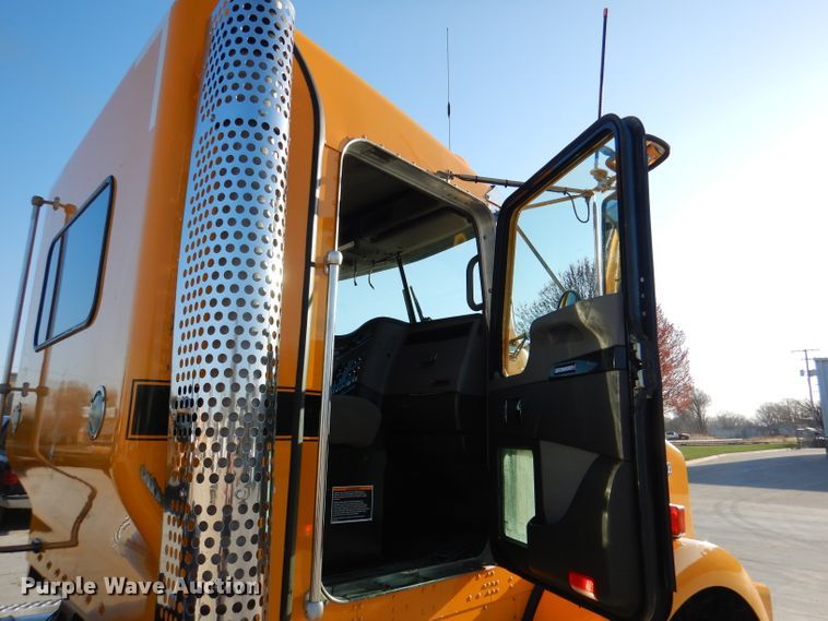 image for item DL4939 2012 Kenworth T800  semi truck