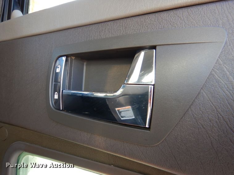 image for item DL4939 2012 Kenworth T800  semi truck