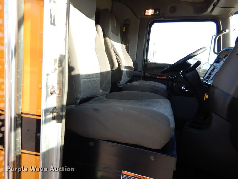 image for item DL4939 2012 Kenworth T800  semi truck