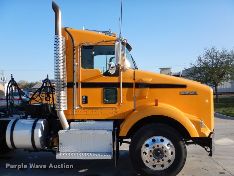 image for item DL4939 2012 Kenworth T800  semi truck