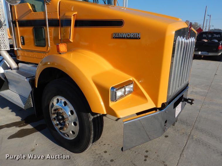 image for item DL4939 2012 Kenworth T800  semi truck